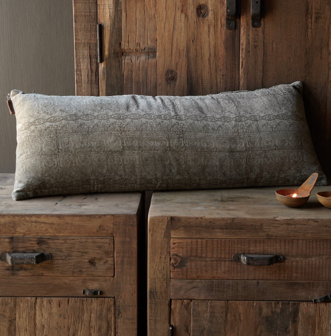 Velours , velvet kussen in de kleur olive-1