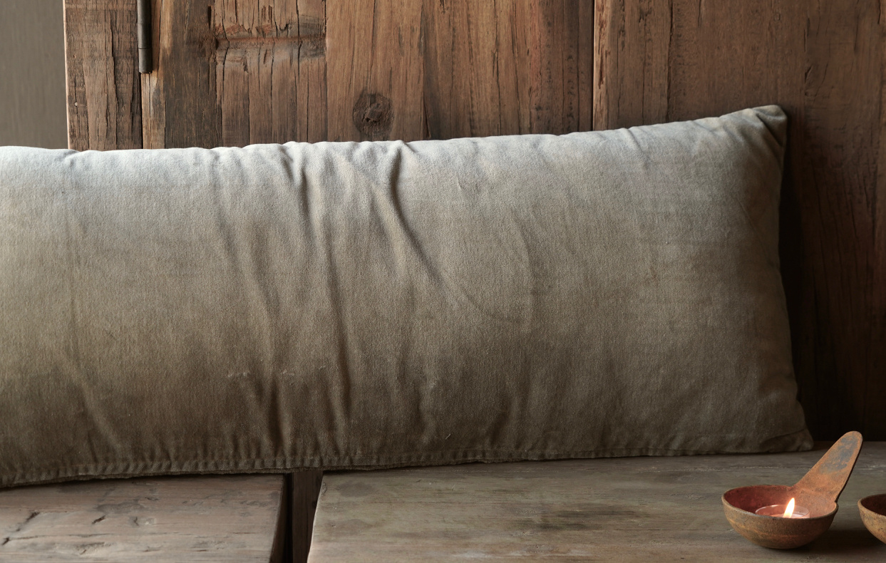 Velours , velvet kussen in de kleur olive-2