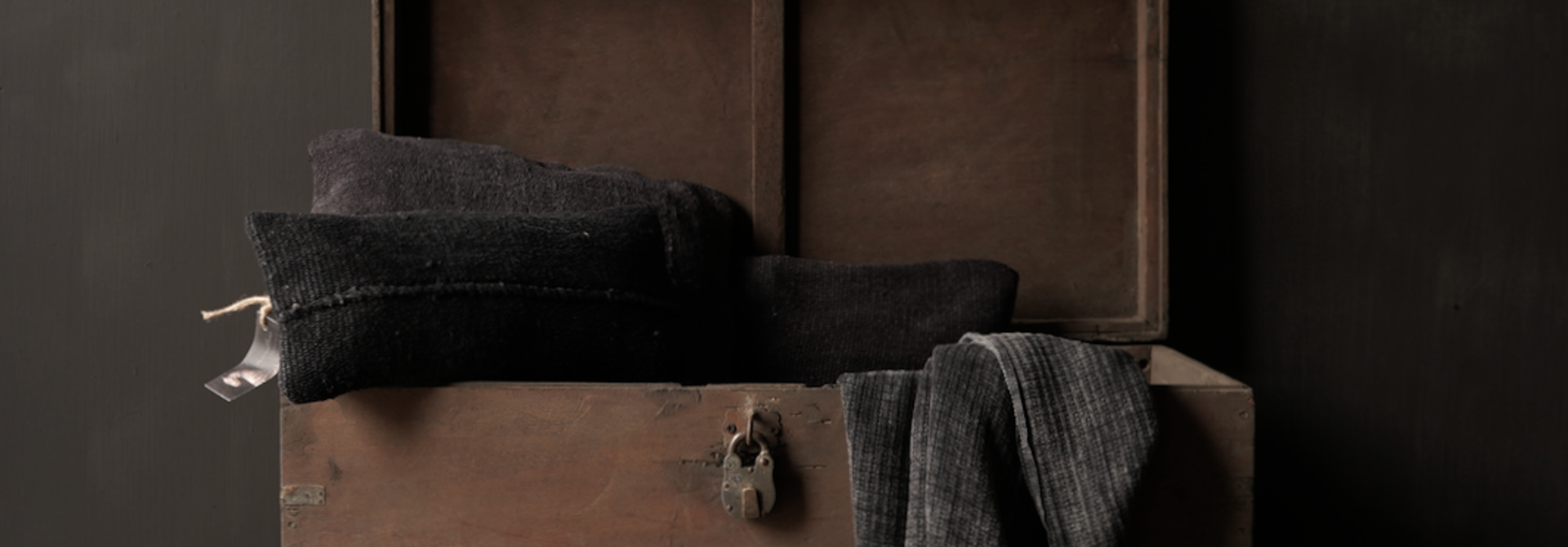 Oude Authentieke houten kist