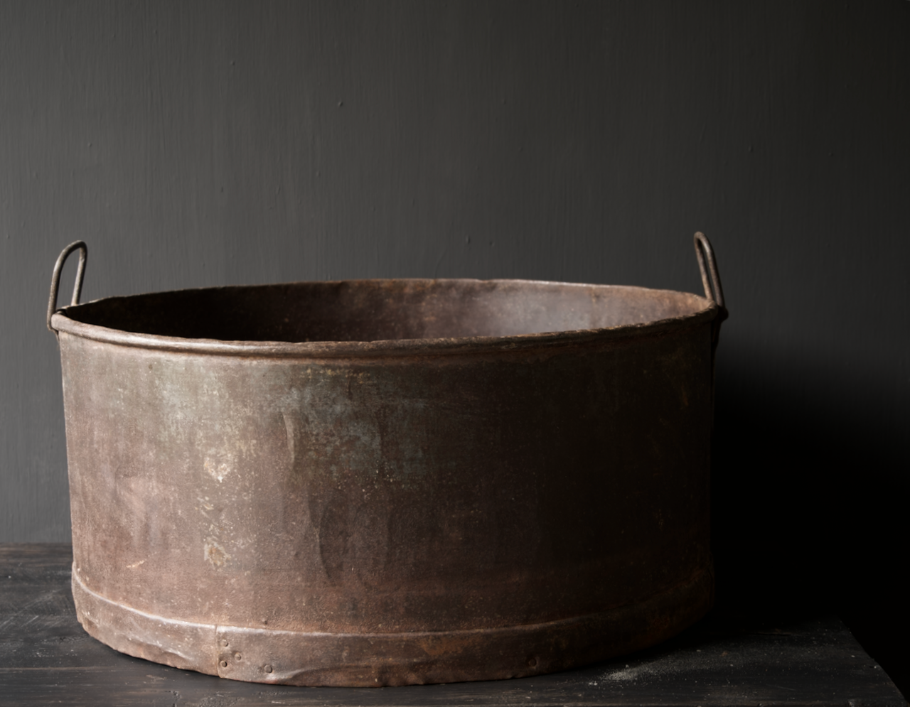 Large round iron box rust-5