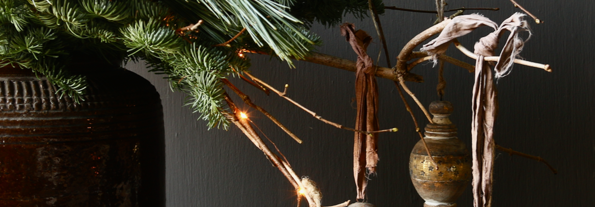 Wooden Ornament / Bobbins / Mud / Gold balls from af