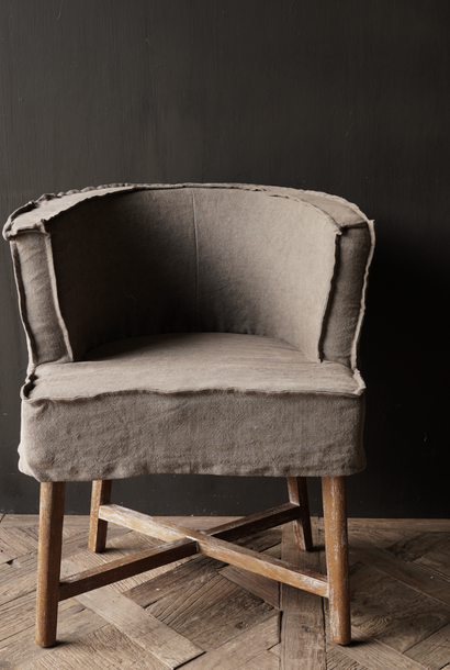 Dirkje Wooden round chair with loose taupe linen cover