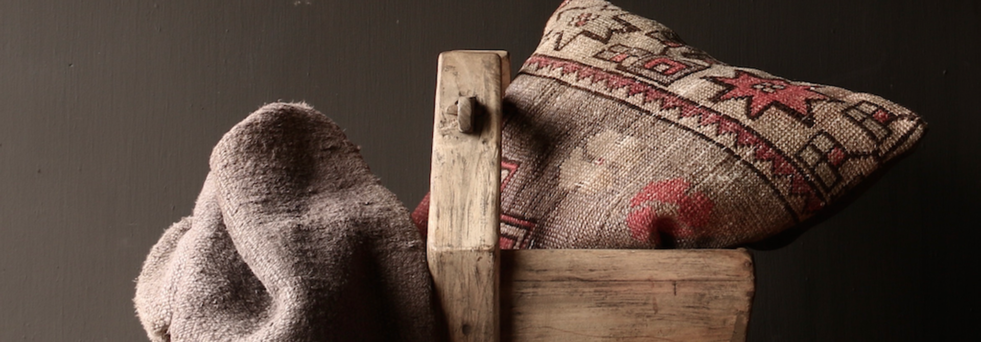 Originele Grote oude houten Bak met hengsel