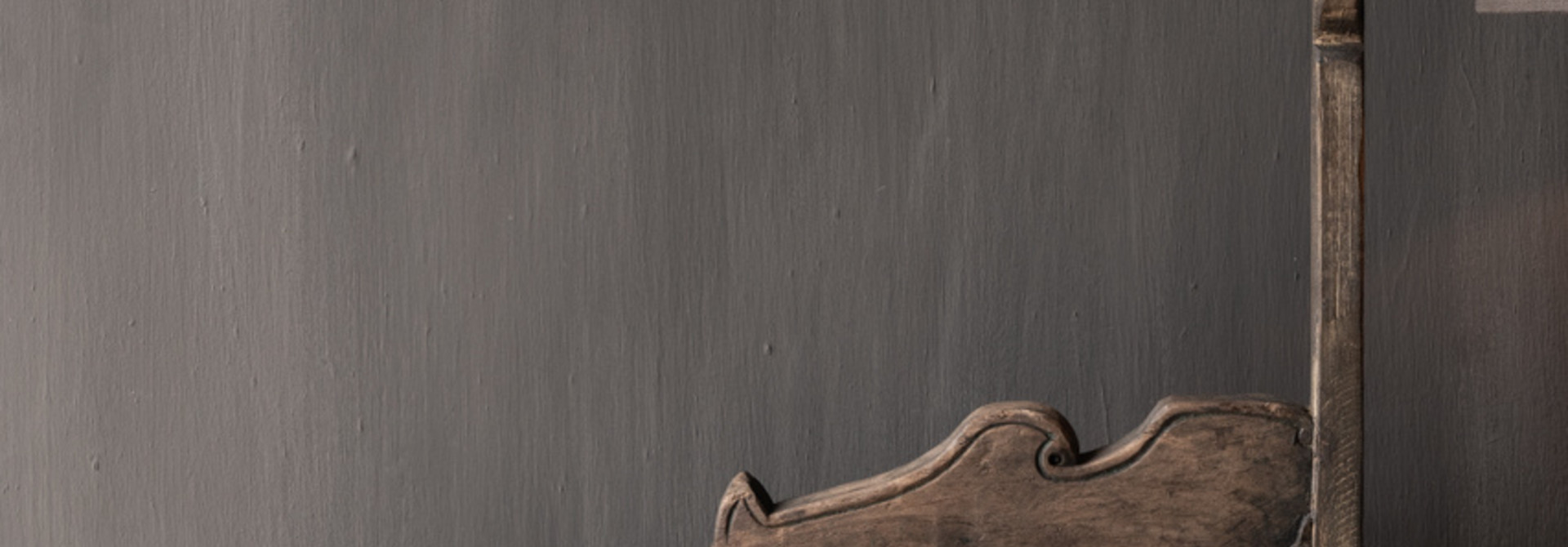 Oud Ornament op ijzeren stander
