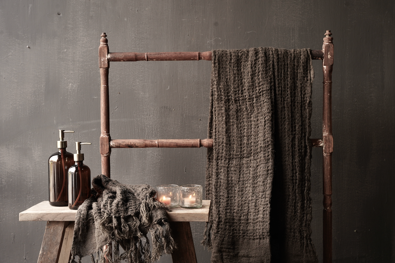 charcoal linen waffle towel with fringes-2