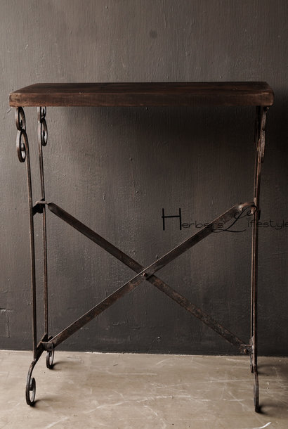 Hall table with rust iron curl base