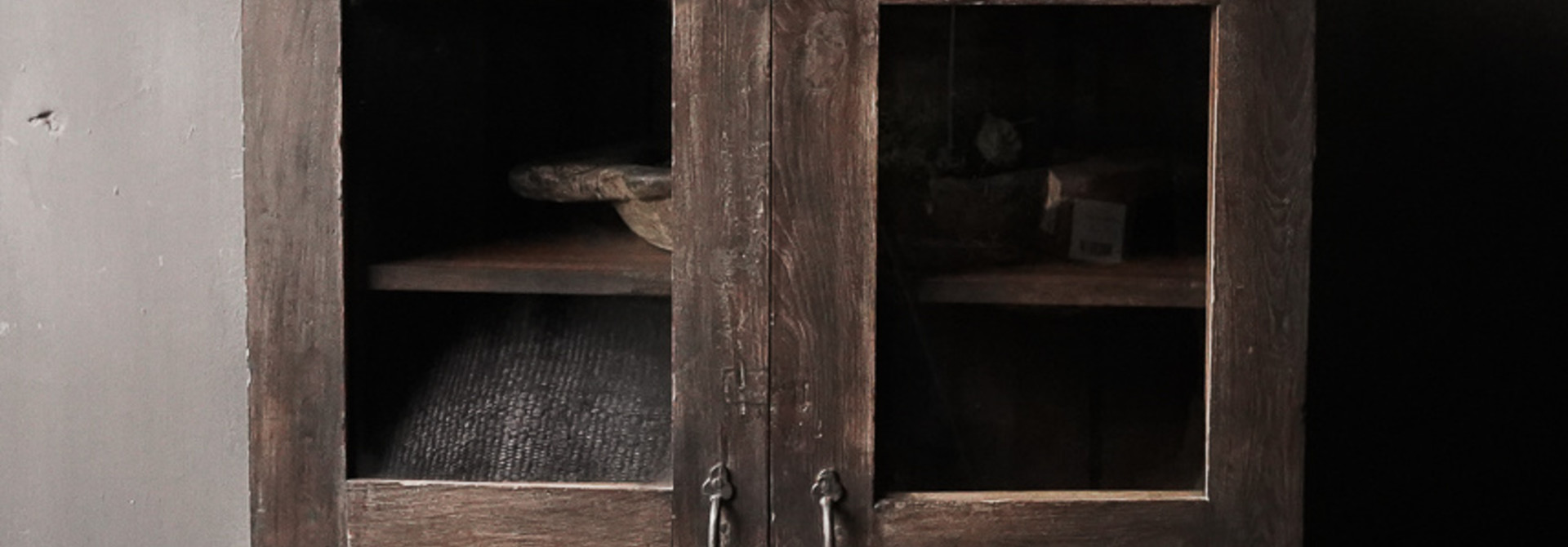 Uniek Antiek Oud India twee deurs glas kastje