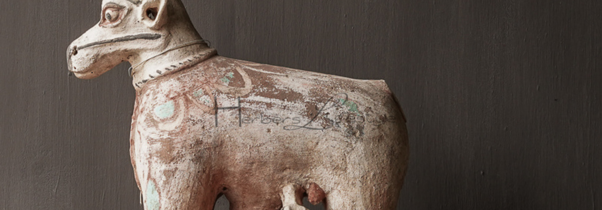 Große antike Wabi Sabi Keramik Nandi Heilige Kuh