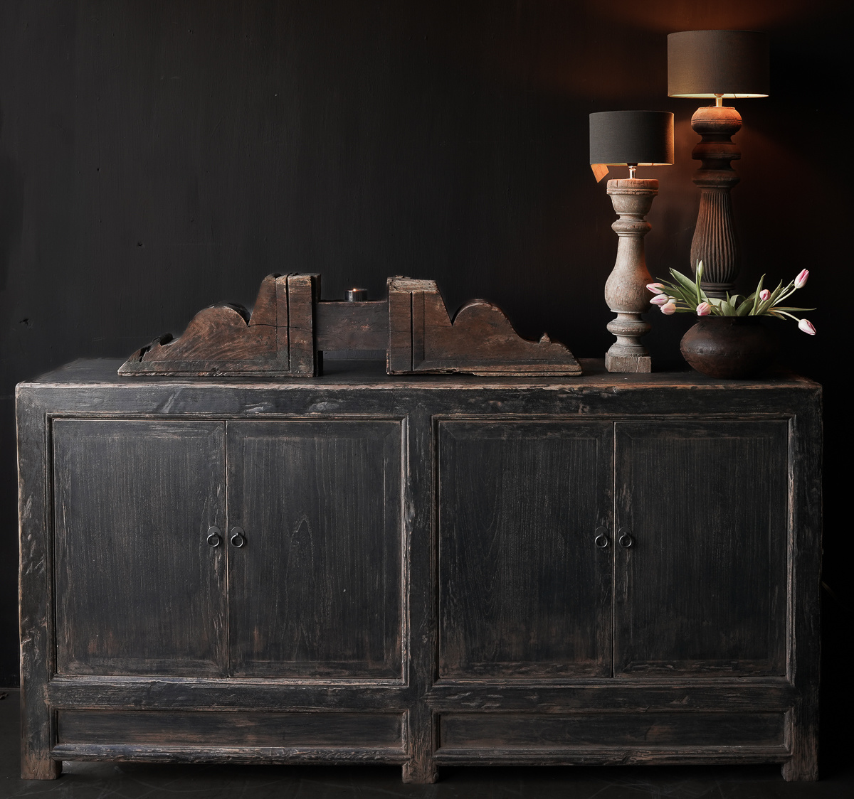 Prachtig   Stoer  Bruin/Zwart oud houten Dressoir met vier deurtjes-2