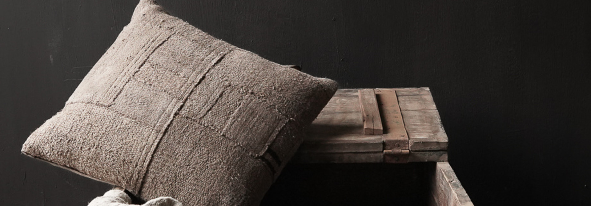 Oude Authentieke houten kist