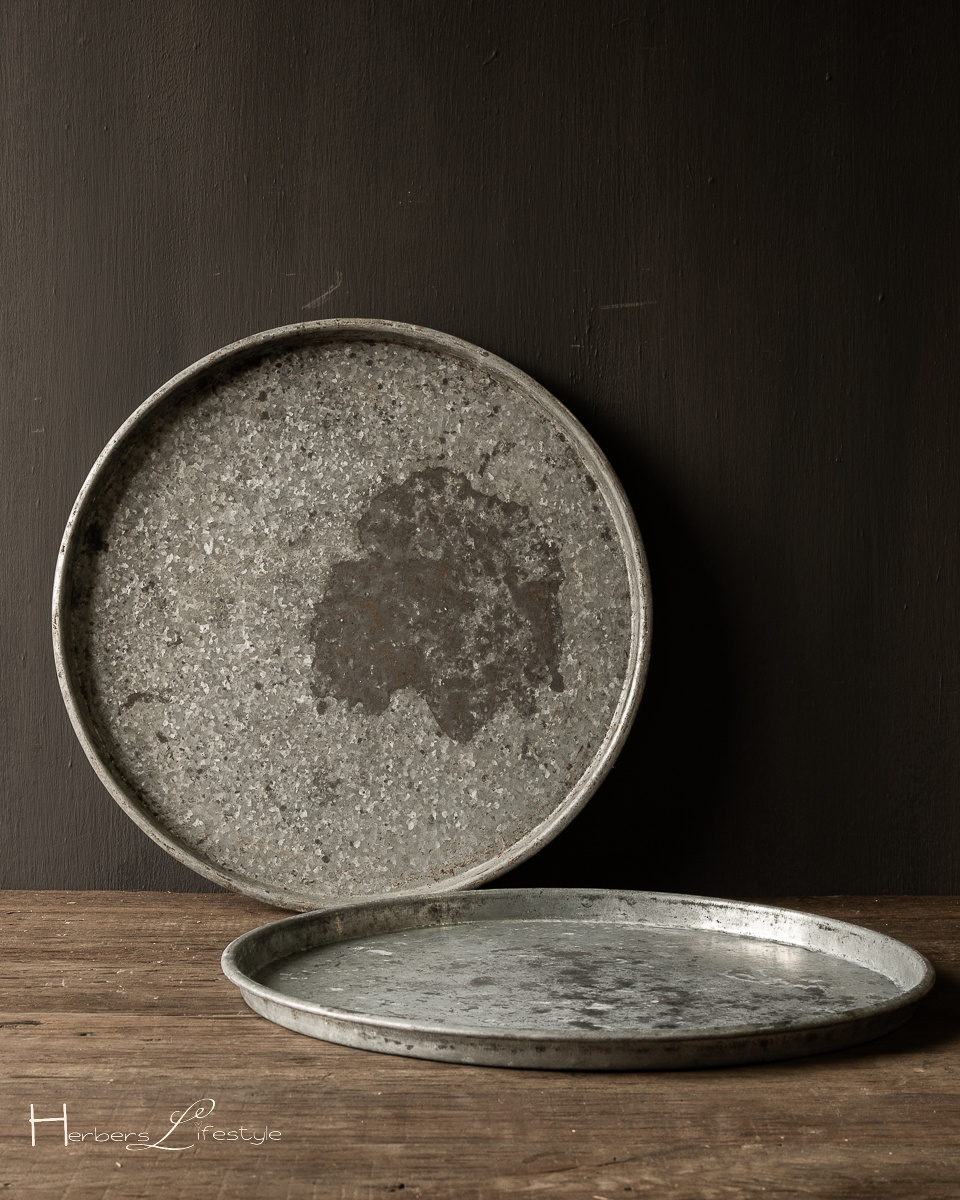 kruising dilemma oor Metalen dienblad rond | zink finish - HerbersLifestyle