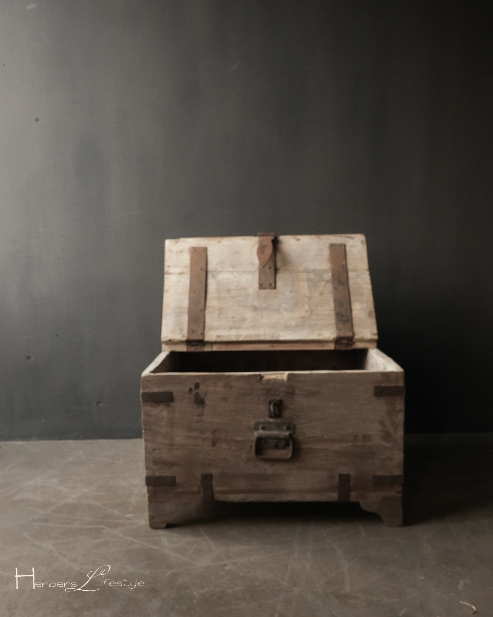 Oude Authentieke houten kist-4