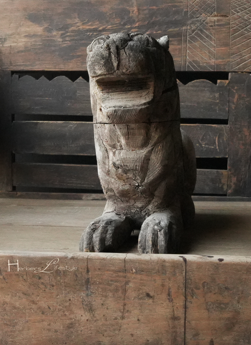 Einzigartiger antiker Holzlöwe-2