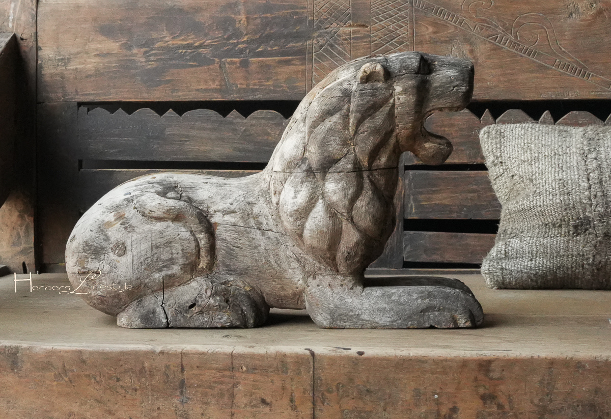 Einzigartiger antiker Holzlöwe-6