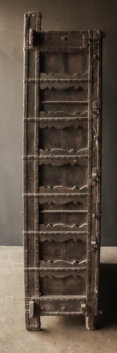 Beautiful cabinet made of old India Kar-5