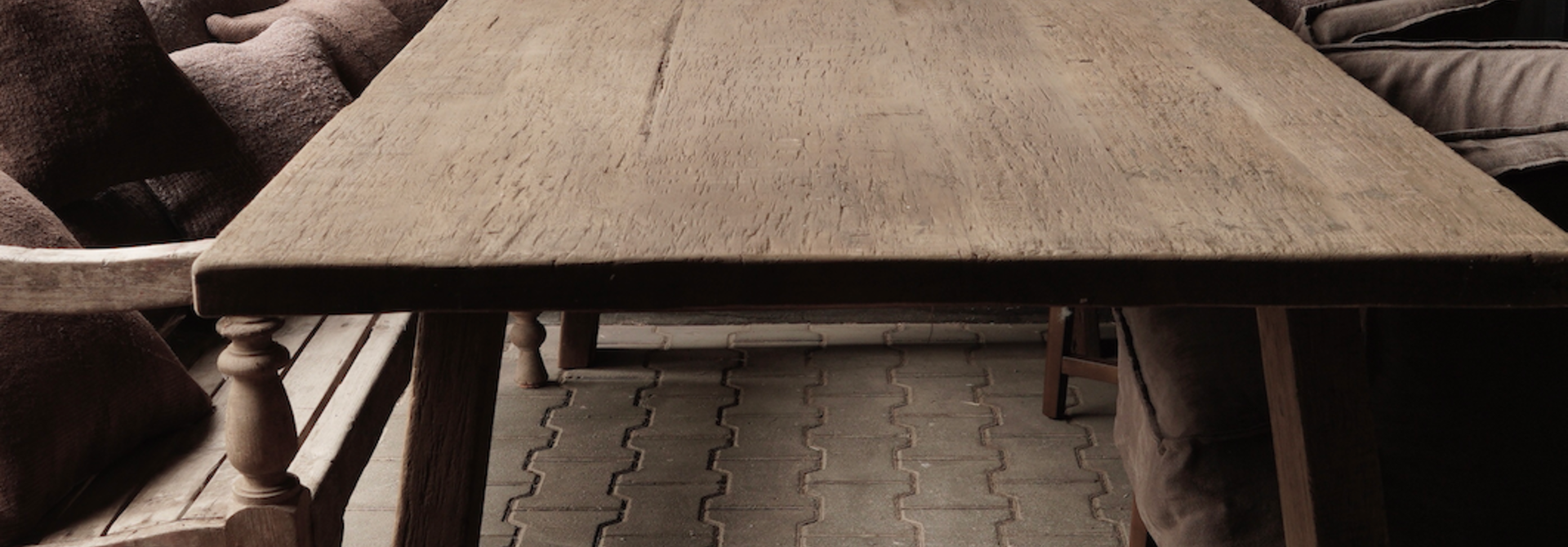 Stoer  oud houten eetkamer tafel  met A poot   240x100cm