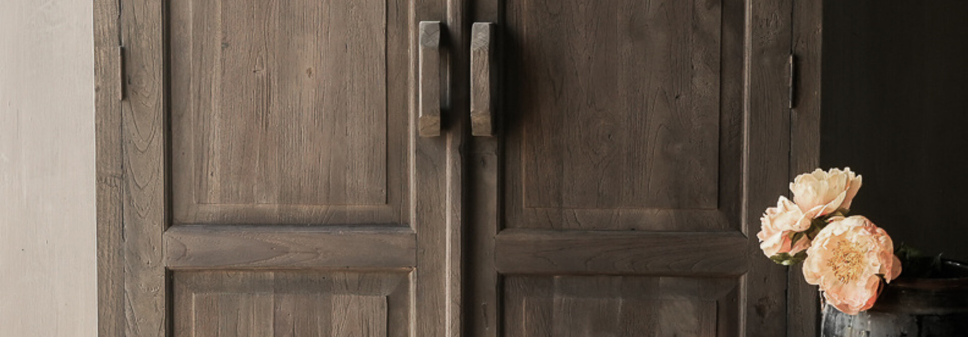 Beautiful, cool, rural old wooden cupboard Doortje