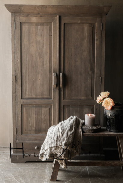 Beautiful, cool, rural old wooden cupboard Doortje