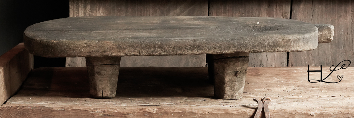 Alter nepalesischer Bajot-Plankentisch auf Beinen-4