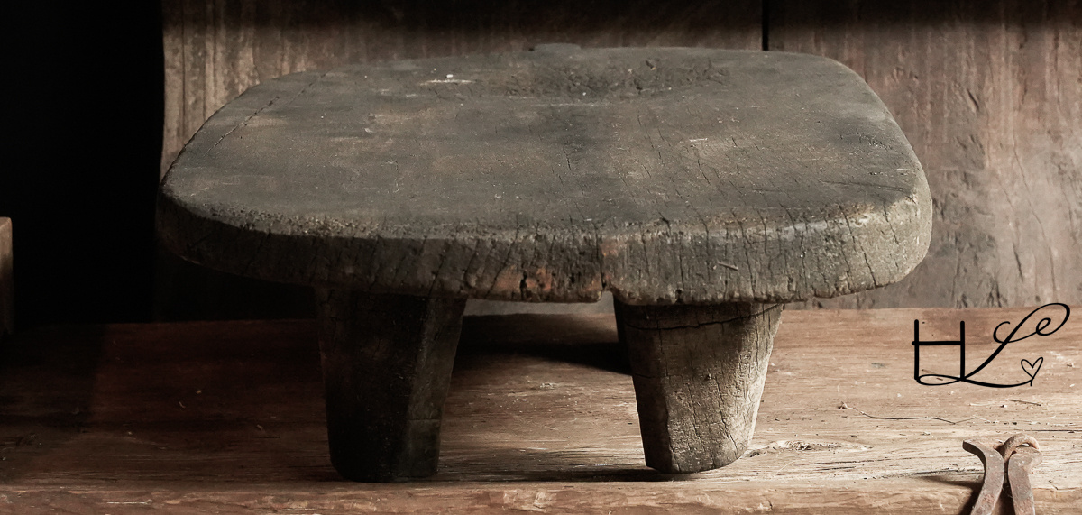 Alter nepalesischer Bajot-Plankentisch auf Beinen-6