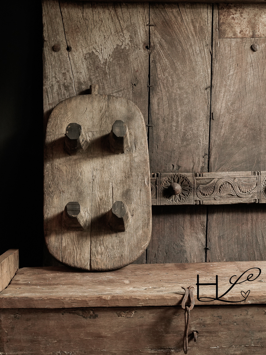 Alter nepalesischer Bajot-Plankentisch auf Beinen-8