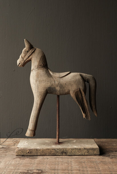 Uniek Authentiek houten paard  Aura Peeperkorn