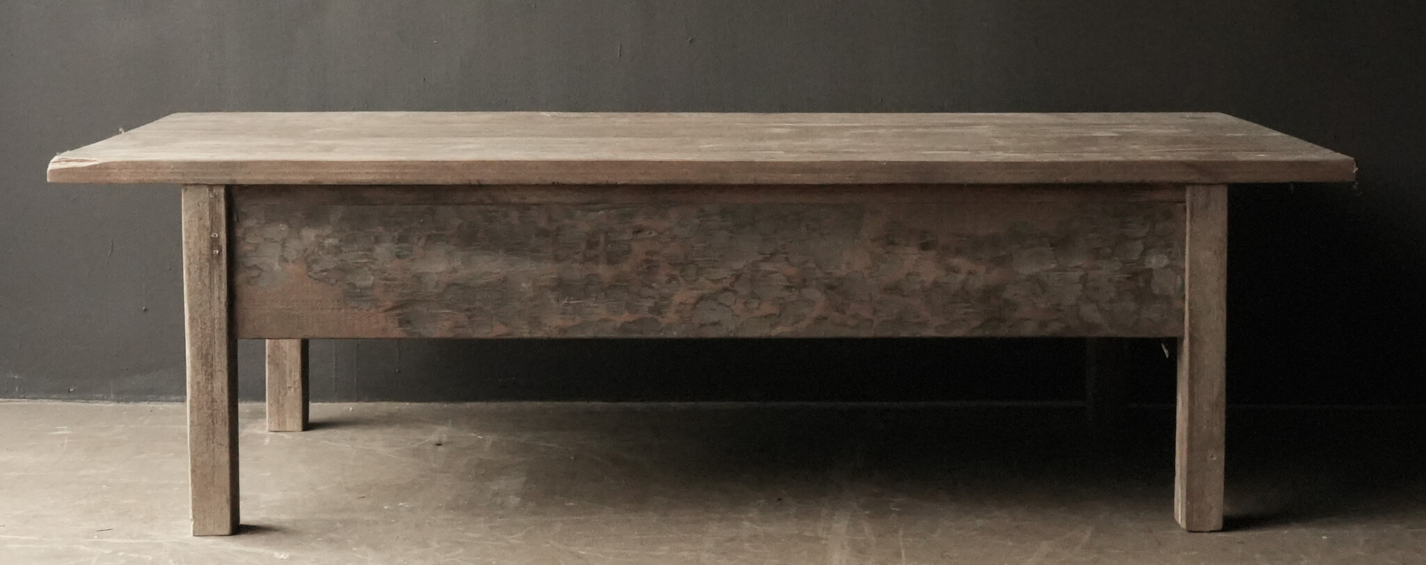 Salon tafel van oud gebruikt hout met drie lades-5