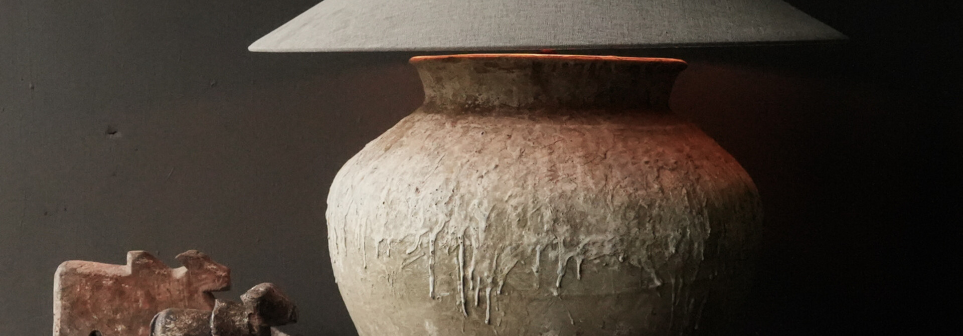 Kruiklamp van oude Authentieke Waterpot