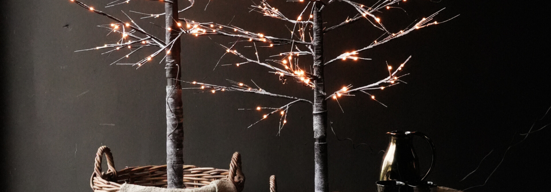 Brauner Weihnachtsbaum aus Eiche mit 120, 144 oder 204 LED-Lichtern