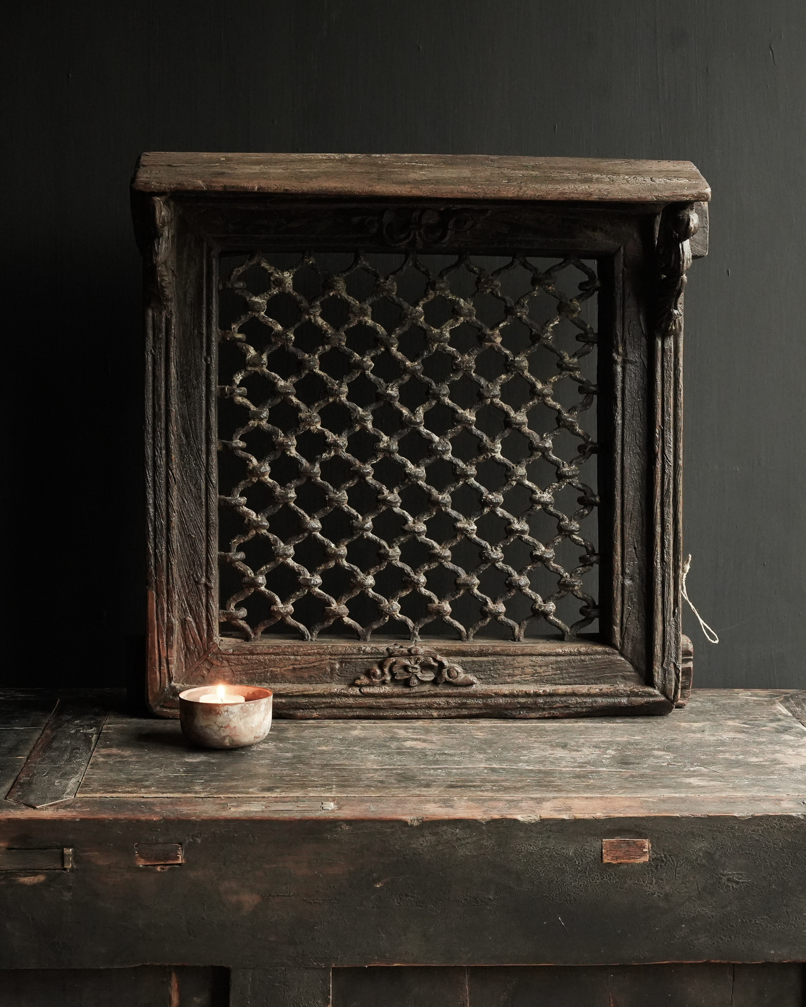 Einzigartiger authentischer Holzladen aus altem Indien-1