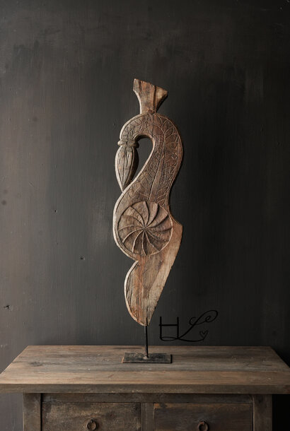 Wunderschönes, unvollkommenes Wabi-Sabi-Vogelornament aus altem Holz