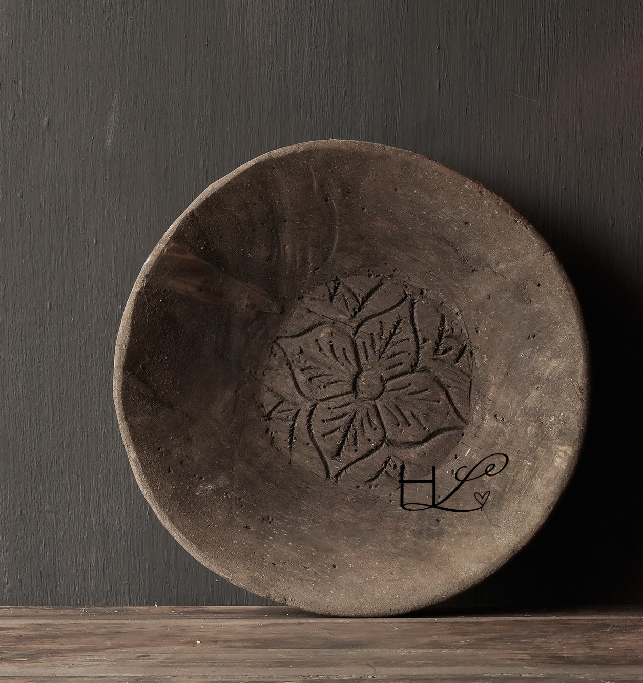 Einzigartige alte authentische Holzschale mit Holzschnitzerei-2