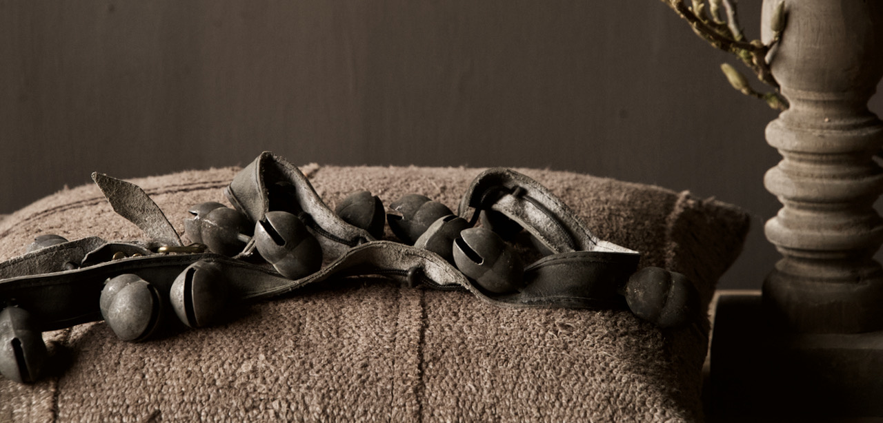 Leather belt with iron camel bells on stand-4