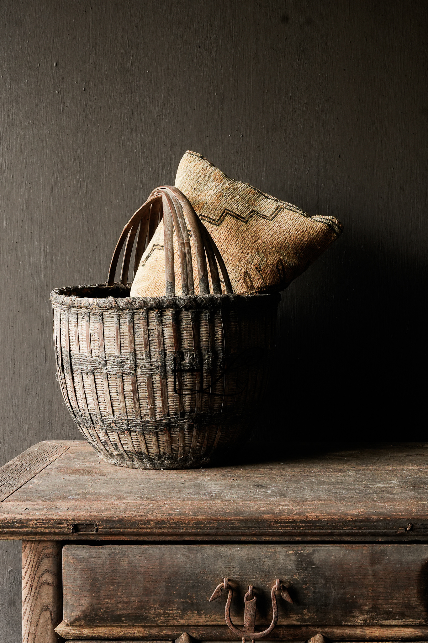 Old Authentic Wicker basket-1