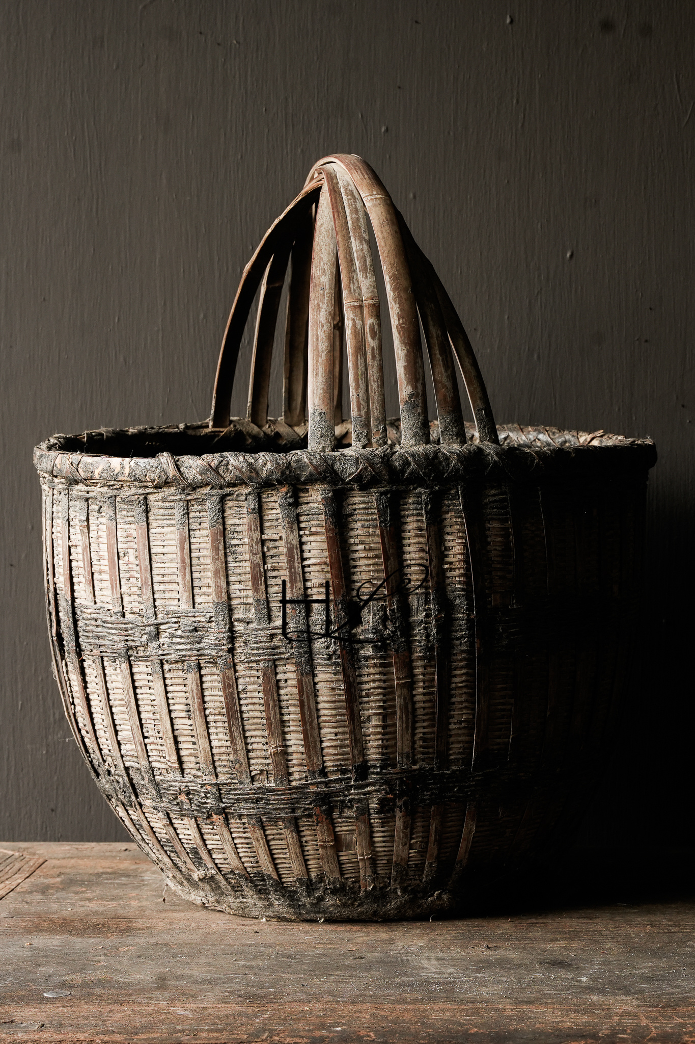 Old Authentic Wicker basket-2