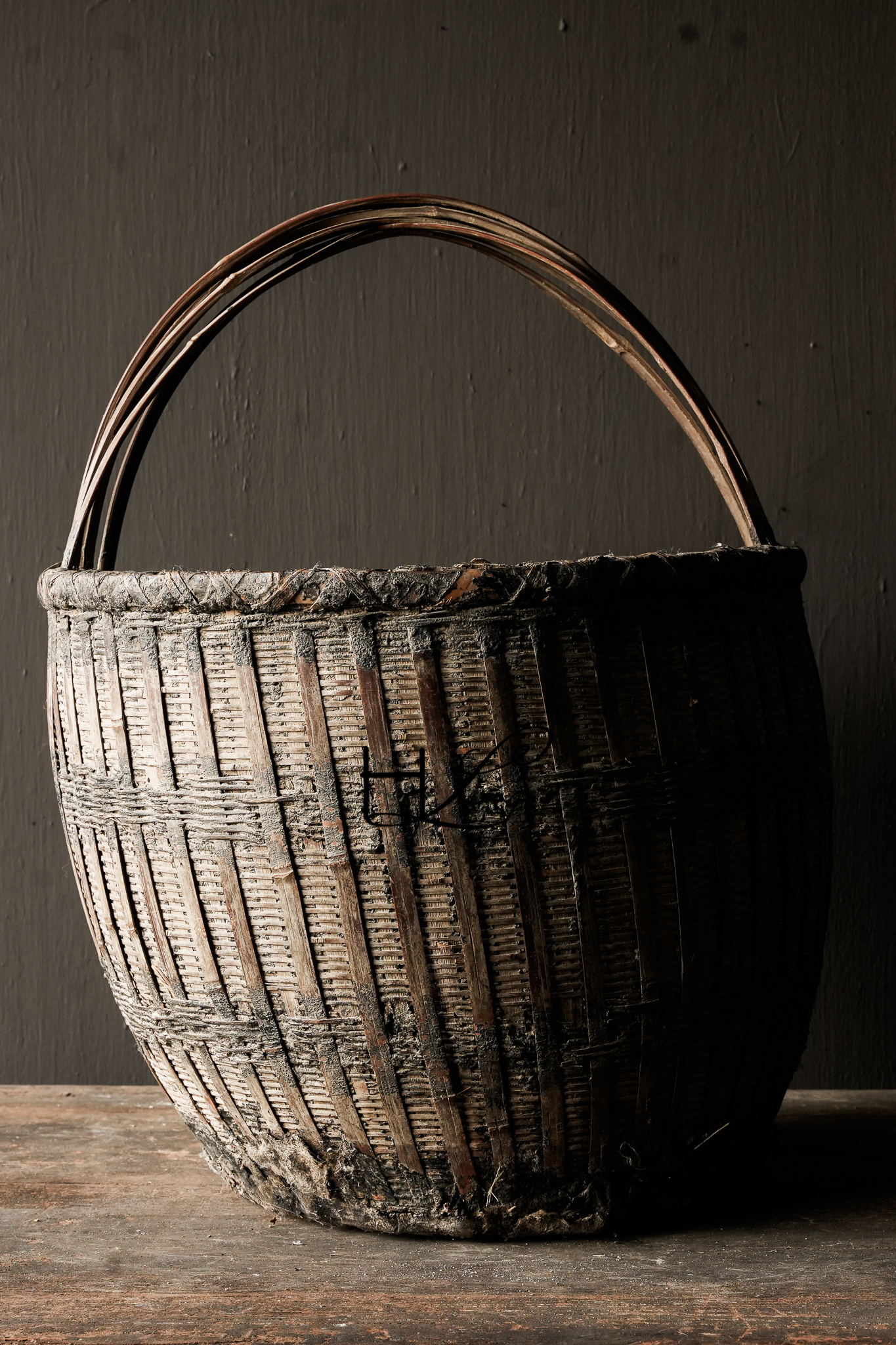 Old Authentic Wicker basket-3