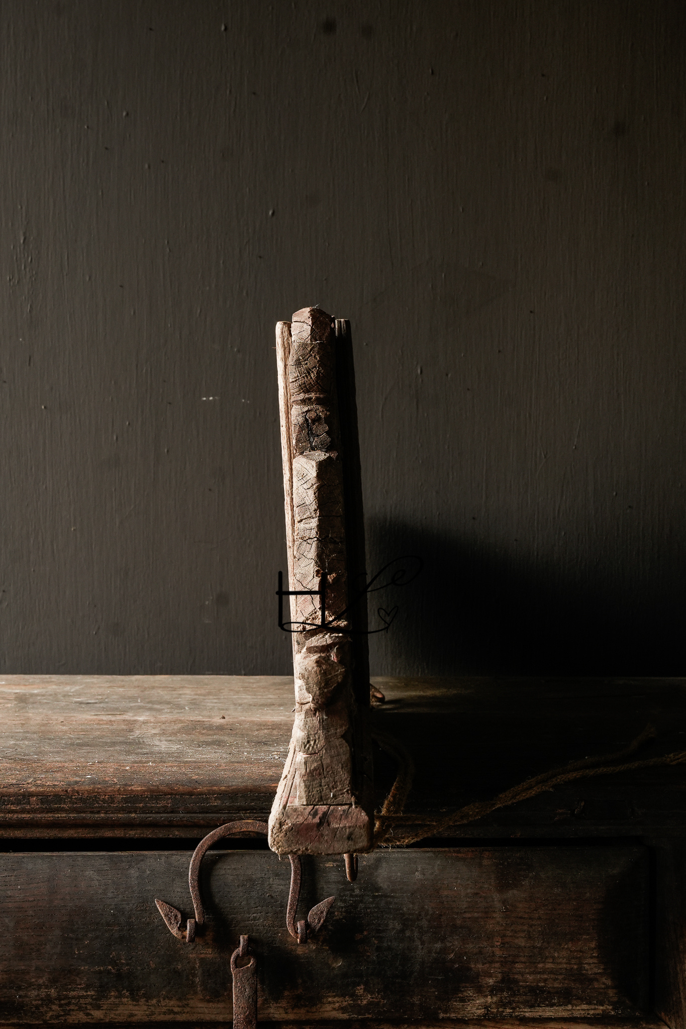 Wunderschönes unvollkommenes Wabi Sabi altes Holzornament-3