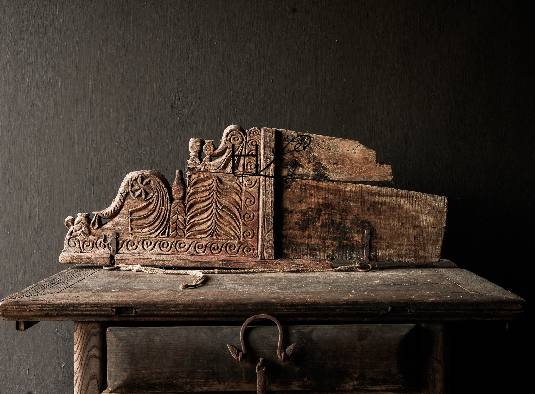 Wunderschönes unvollkommenes Wabi Sabi altes Holzornament-1