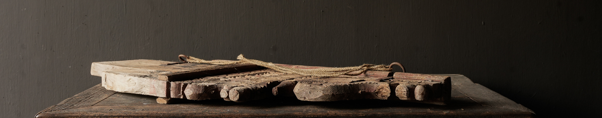 Wunderschönes unvollkommenes Wabi Sabi altes Holzornament-6