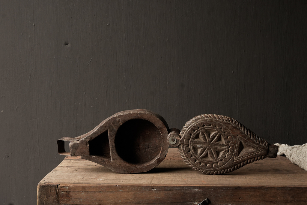 Einzigartige alte nepalesische Gewürzkiste aus Holz-7