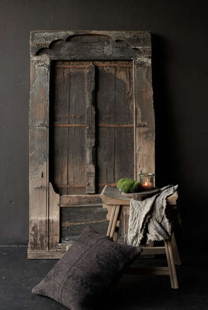 Stoer  houten  Luik /deur uit oud gebouw in India