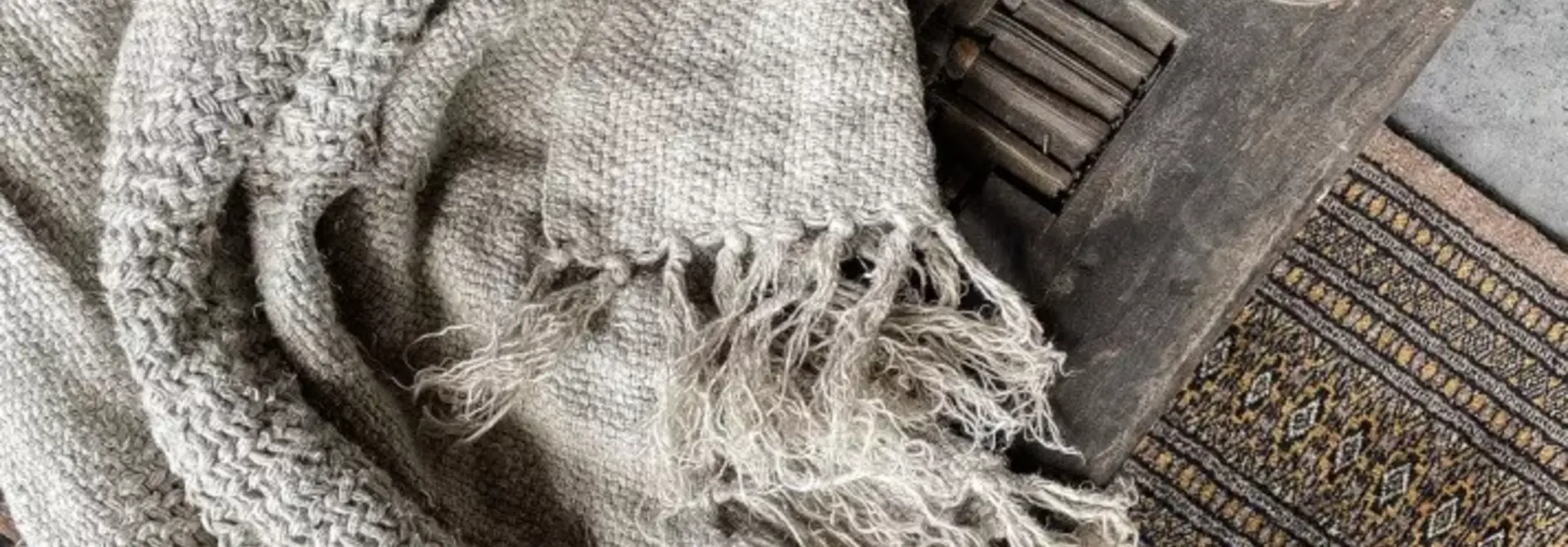 Uniek houten box met deksel snijwerk