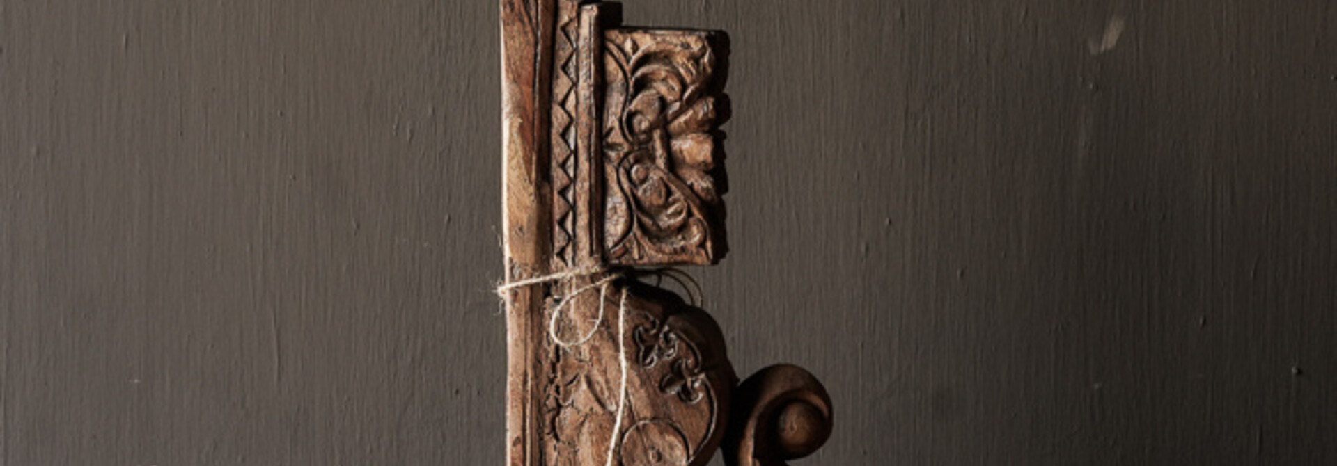 Uniek Oud Indisch houten antiek Ornament