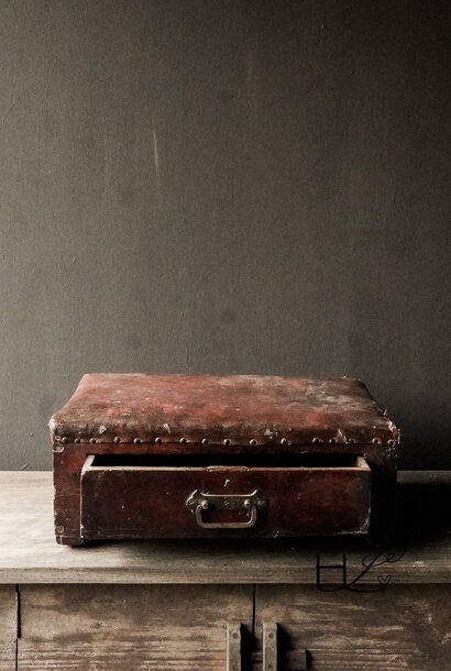 *Gereserveerd *Prachtige Authentieke Unieke Koffer met leer bekleed met lade