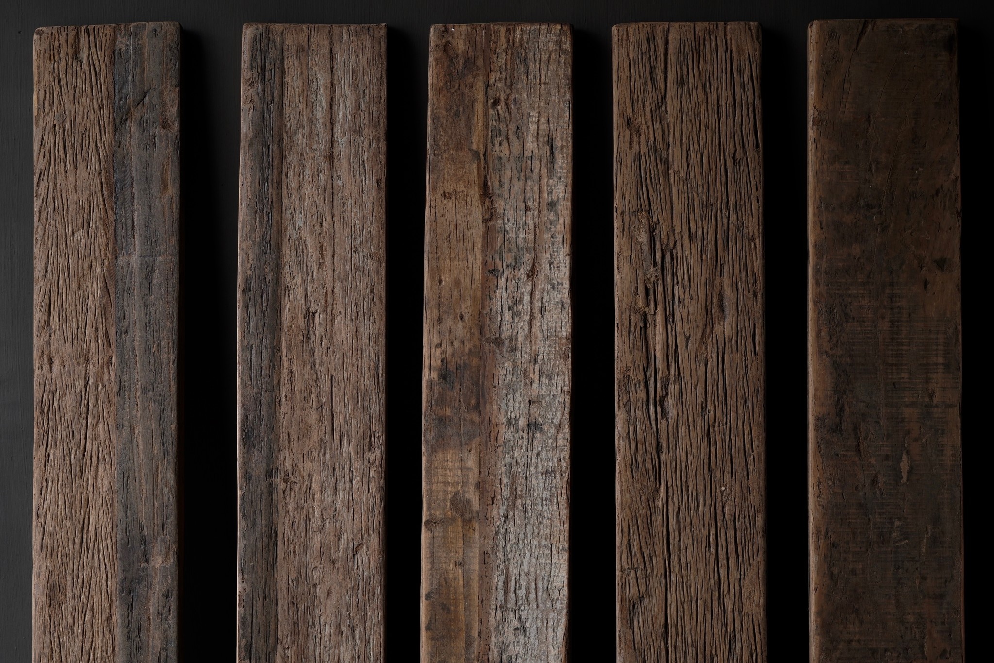 Altes Wandregal / Wandregal aus Treibholz mit Eisenstützen-2