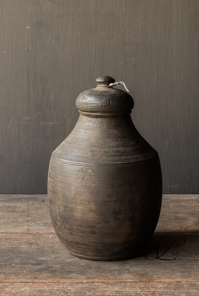 Originele Oude houten Nepalese Kruik /Pot met deksel