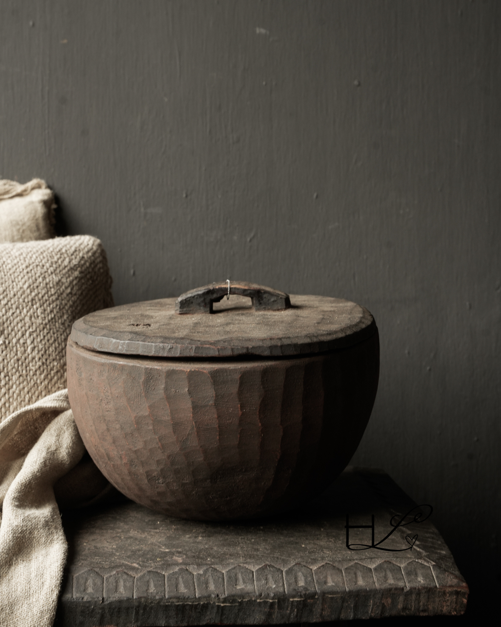 Nepalesischer alter Holztopf mit Deckel-5