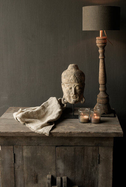 Buddha aus Holz auf Ständer, handgefertigt