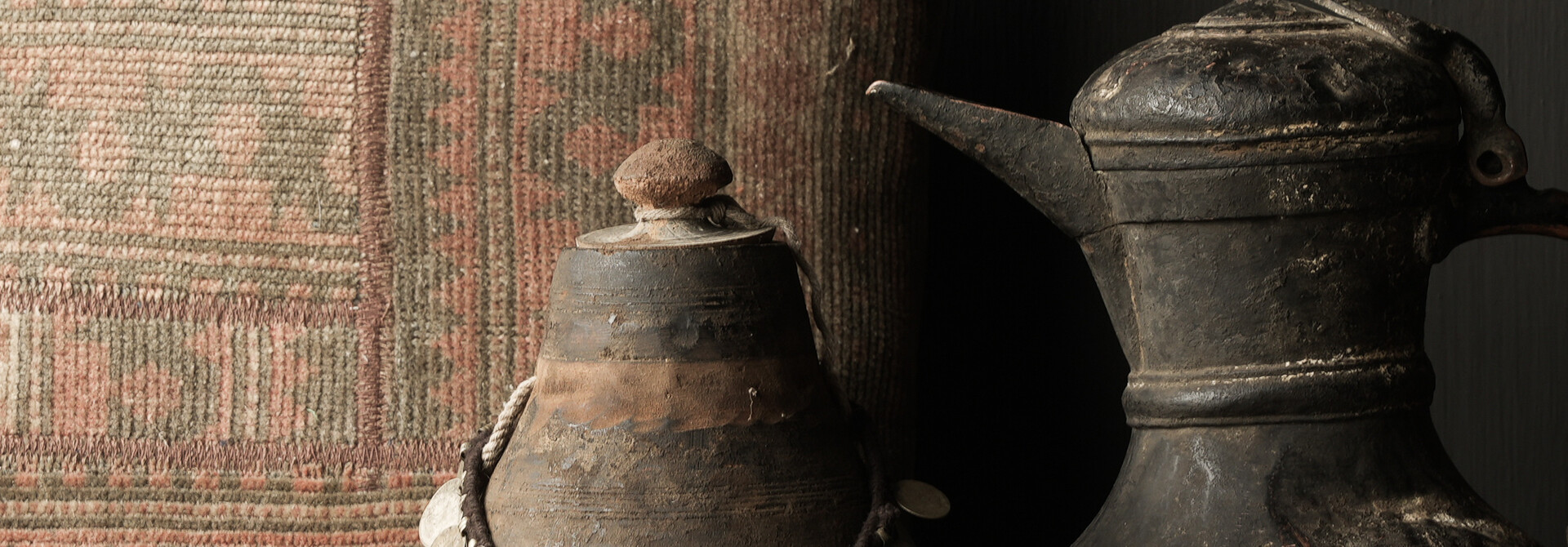 Originele Oude houten Nepalese Kruik met deksel