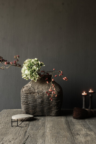 Einzigartiger quadratischer nepalesischer Tonkrug aus Korbgeflecht im Wabi-Sabi-Stil mit Deckel